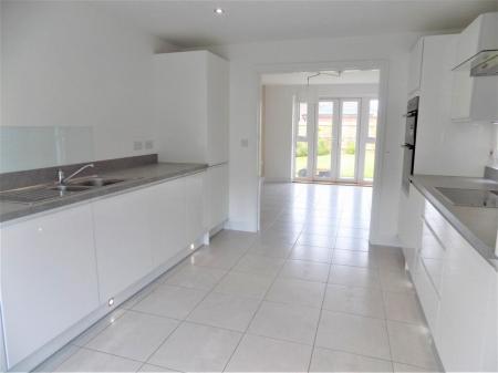 4 bedroom Detached house to let in Burrows Drive, Bingham, NG13