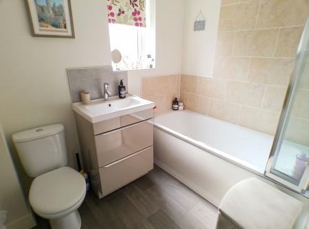 4 bedroom Detached house for sale in Hampden Road, Newton, NG13