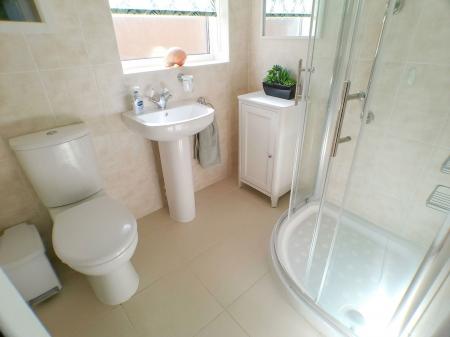 2 bedroom Detached bungalow for sale in Glendoe Grove, Bingham, NG13