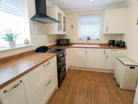 2 bedroom Detached bungalow for sale in Glendoe Grove, Bingham, NG13