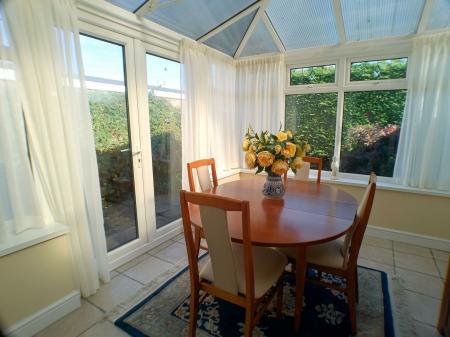 2 bedroom Detached bungalow for sale in Glendoe Grove, Bingham, NG13