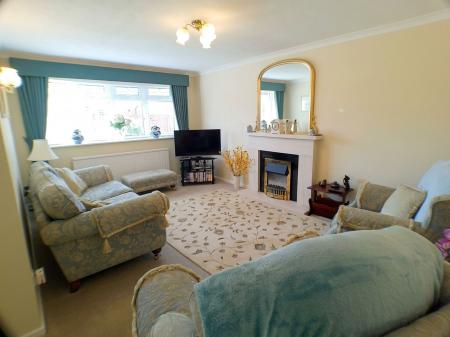 2 bedroom Detached bungalow for sale in Glendoe Grove, Bingham, NG13