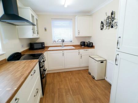 2 bedroom Detached bungalow for sale in Glendoe Grove, Bingham, NG13