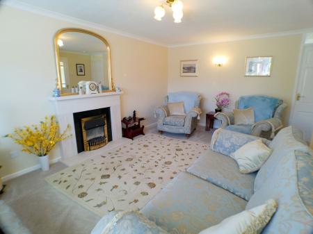 2 bedroom Detached bungalow for sale in Glendoe Grove, Bingham, NG13