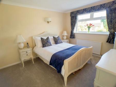 2 bedroom Detached bungalow for sale in Glendoe Grove, Bingham, NG13