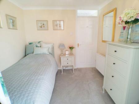 2 bedroom Detached bungalow for sale in Glendoe Grove, Bingham, NG13