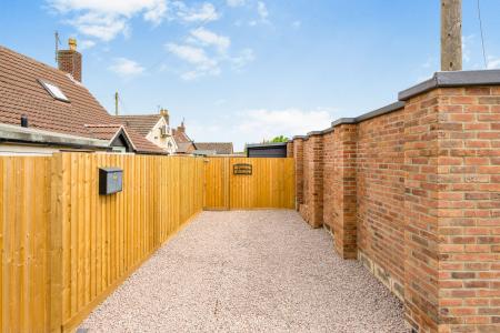 2 bedroom Semi-detached bungalow to let in Market Place, Swineshead, PE20