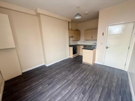2 bedroom Flat to let in High Street, Kirton, PE20