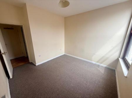 2 bedroom Flat to let in High Street, Kirton, PE20