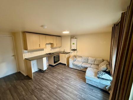 2 bedroom Flat to let in High Street, Kirton, PE20