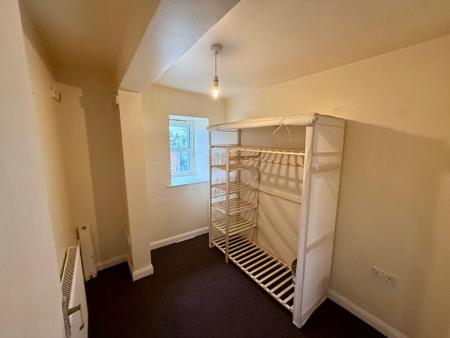 2 bedroom Flat to let in High Street, Kirton, PE20
