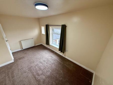 2 bedroom Flat to let in High Street, Kirton, PE20