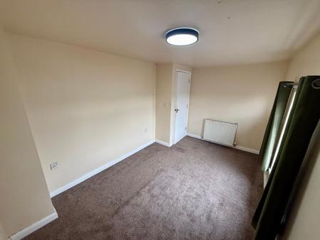 2 bedroom Flat to let in High Street, Kirton, PE20