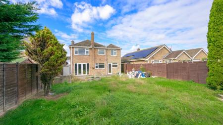 5 bedroom Detached house for sale in Glen Drive, Boston, PE21