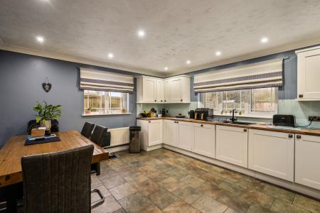 4 bedroom Detached house for sale in Park View, Frithville, Boston, PE22