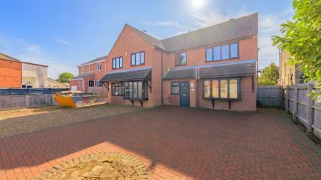 5 bedroom Detached house for sale in Woodville Road, Boston, PE21