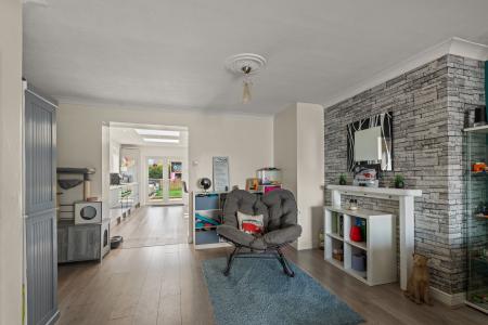 3 bedroom Semi-detached house for sale in Woodthorpe Avenue, Boston, PE21