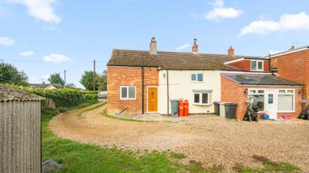 3 bedroom End of terrace house for sale in Main Road, New Bolingbroke, PE22