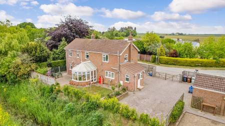 3 bedroom Detached house for sale in Old Main Road, Fosdyke, PE20