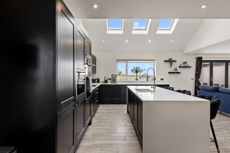 4 bedroom Detached house for sale in Gipsey Drove, Gipsey Bridge, PE22