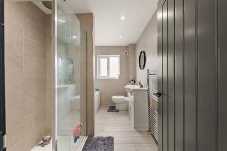 4 bedroom Detached house for sale in Gipsey Drove, Gipsey Bridge, PE22