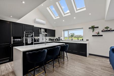 4 bedroom Detached house for sale in Gipsey Drove, Gipsey Bridge, PE22