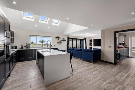 4 bedroom Detached house for sale in Gipsey Drove, Gipsey Bridge, PE22