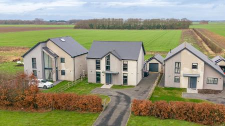 4 bedroom Detached house for sale in Gipsey Drove, Gipsey Bridge, PE22