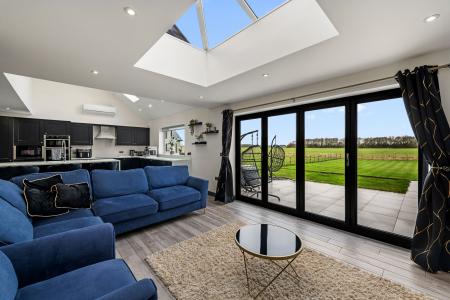 4 bedroom Detached house for sale in Gipsey Drove, Gipsey Bridge, PE22