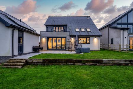 4 bedroom Detached house for sale in Gipsey Drove, Gipsey Bridge, PE22