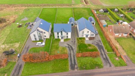 4 bedroom Detached house for sale in Gipsey Drove, Gipsey Bridge, PE22