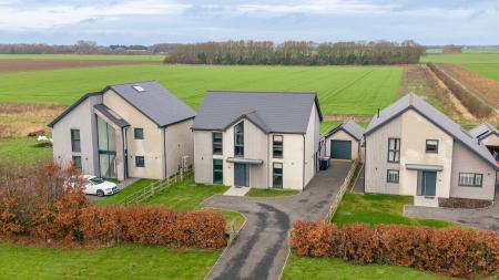 4 bedroom Detached house for sale in Gipsey Drove, Gipsey Bridge, PE22