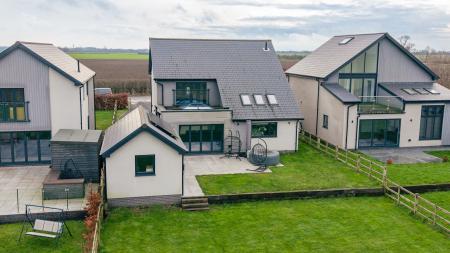 4 bedroom Detached house for sale in Gipsey Drove, Gipsey Bridge, PE22