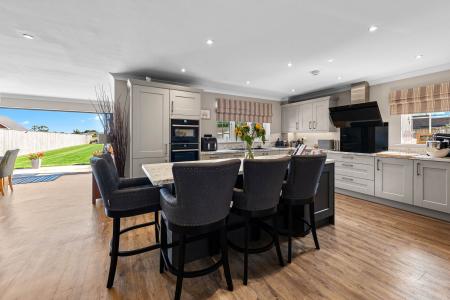 4 bedroom Detached house for sale in Church Road, Freiston, PE22