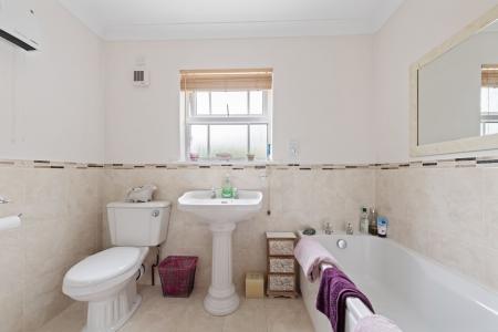 4 bedroom Detached house for sale in High Ferry Lane, Sibsey, PE22