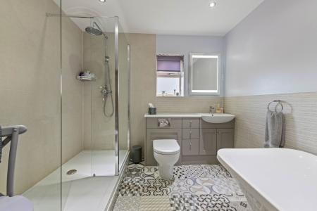 6 bedroom Detached house for sale in Wythes Lane, Fishtoft, PE21