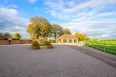 6 bedroom Detached house for sale in Wythes Lane, Fishtoft, PE21