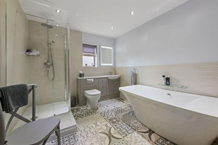 6 bedroom Detached house for sale in Wythes Lane, Fishtoft, PE21