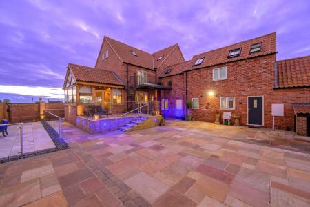 6 bedroom Detached house for sale in Wythes Lane, Fishtoft, PE21