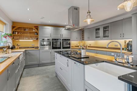 6 bedroom Detached house for sale in Wythes Lane, Fishtoft, PE21