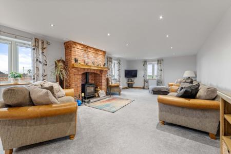 6 bedroom Detached house for sale in Wythes Lane, Fishtoft, PE21