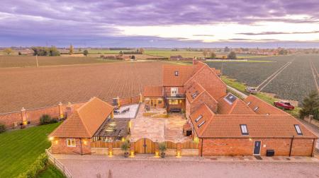 6 bedroom Detached house for sale in Wythes Lane, Fishtoft, PE21