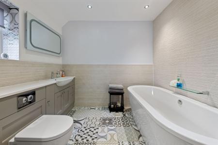 6 bedroom Detached house for sale in Wythes Lane, Fishtoft, PE21