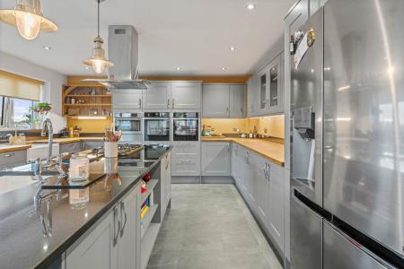 6 bedroom Detached house for sale in Wythes Lane, Fishtoft, PE21