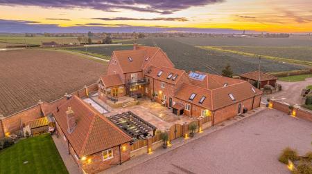 6 bedroom Detached house for sale in Wythes Lane, Fishtoft, PE21