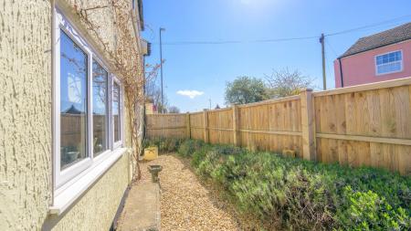 2 bedroom Detached house for sale in London Road, Long Sutton, PE12