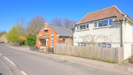 2 bedroom Detached house for sale in London Road, Long Sutton, PE12