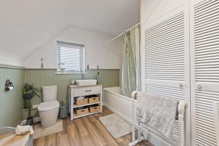 2 bedroom Detached house for sale in London Road, Long Sutton, PE12