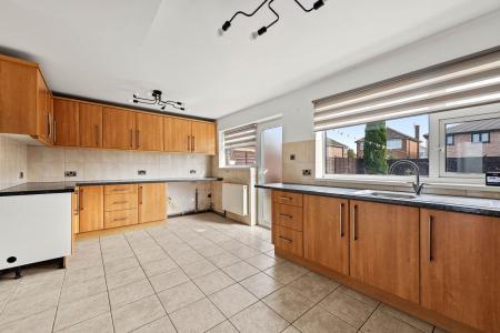 5 bedroom Detached house for sale in Glen Drive, Boston, PE21