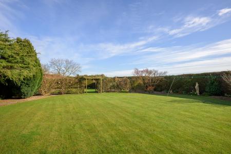 4 bedroom Detached house for sale in Butterwick Road, Benington, PE22